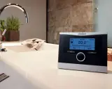 Nowoczesny termostat Vaillant. Czy czujnik zewnętrzny do pieca gazowego to dobry wybór? Zapewnia komfort i oszczędność.