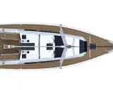 Vue aérienne d'un voilier Dufour 390. La fiche technique de ce bateau de plaisance est détaillée.