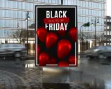 Plakaty do wydruku z napisem "BLACK FRIDAY" i czerwonymi balonami. Promocja do 75% OFF.