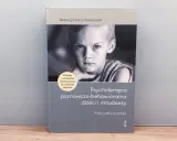 Okładka książki "Psychoterapia poznawczo-behawioralna dzieci i młodzieży". Na okładce zdjęcie chłopca i tekst.
