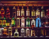 Z czym pić whisky? Odkryj klasyczne i zaskakujące połączenia!