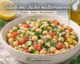 Salade méditerranéenne colorée avec pois chiches, tomates, concombre et oignon rouge, arrosée d'huile d'olive.