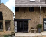 Vorher: Verfallenes Gebäude, das saniert werden soll. Nachher: Ein saniertes, altes Bauernhaus mit neuen Fenstern und Terrasse.