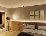 Sovrum med modern belysning, en mysig fönsterplats och konst. Perfekt belysning sovrum inspiration.