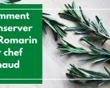 Comment conserver le romarin : des brins frais sur fond de bois, avec des conseils du chef Arnaud.