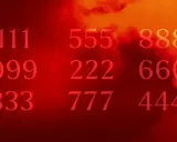 Czerwone liczby 111, 999, 333, 555, 222, 777, 888, 666, 444 na tle ognistych barw. Rusina Molly tekst.