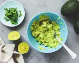Co zrobić z awokado guacamole - prosta receptura i cenne wskazówki