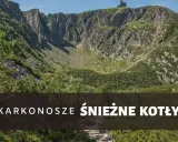 Malowniczy krajobraz Karkonoszy. Ścieżka prowadzi przez skaliste zbocza i zielone doliny w kierunku szczytu. Trasa przez Śnieżne Kotły zachwyca.