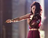 Une jeune femme joue du violon, un instrument réputé pour être le plus difficile à maîtriser.