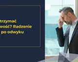Mężczyzna z ręką na czole, symbolizujący trudności w utrzymaniu trzeźwości po terapii alkoholowej.