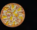 Pizza hawajska: Kto ją stworzył i dlaczego budzi tyle emocji?
