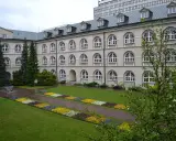 Dziedziniec uniwersytecki w Lublinie, idealne miejsce na studia.