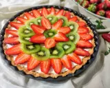 Tarta owocowa: przepis na idealny spód i krem. Sekrety mistrzów!