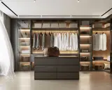 Un dressing moderne et organisé, parfait pour savoir comment ranger son dressing. Chemises blanches suspendues, tiroirs sombres et sacs en cuir.