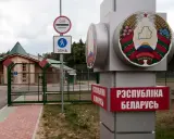 Znak graniczny i budynek odprawy celnej. Wjazd na Białoruś.