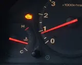 Check engine: Miga czy świeci? Co robić, by uniknąć paniki?