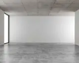 Espacio minimalista con paredes blancas, techo de hormigón y suelo de **cemento pulido** que refleja la luz.