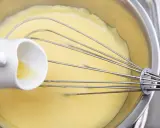 Préparation d'une sauce hollandaise sans beurre, une touche légère et onctueuse pour vos plats.