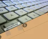 Tastatur mit der Beschriftung "Abmahnung" und den Ziffern 4, 5, 6. Ein Hinweis auf eine mögliche Abmahnung DSGVO.