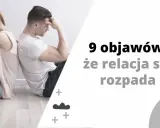 Para siedzi plecami do siebie, zrezygnowana. Tekst: "9 objawów, że relacja się rozpada". Koniec związku.