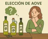 Mujer pensativa frente a botellas de AOVE, preguntándose qué significa virgen extra.