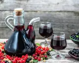 Wino z czarnej porzeczki: Prosty przepis i sekrety udanej fermentacji