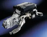 Silnik BMW M57 z turbosprężarką i skrzynią biegów, gotowy do montażu.