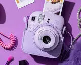 Aparat drukujący zdjęcia: Instax czy Polaroid? Wybierz idealny!