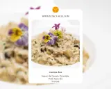 Risotto cremoso con funghi e fiori eduli, un assaggio delle cose tipiche venete.