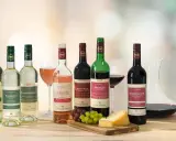 Eine Auswahl an Bio-Weinen aus Spanien, Deutschland und Italien. Entdecken Sie, aus welchem Land Wein kommt und genießen Sie die Vielfalt.