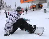 Nauka snowboardu: Jak zacząć i jeździć bezpiecznie od zera?