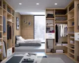 Une idée dressing chambre : un espace organisé avec des étagères en bois clair, des vêtements suspendus et pliés, et une vue sur un paysage enneigé.