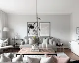 Mysigt litet vardagsrum inspiration med grå soffa, träbord och konst. Perfekt för avkoppling.