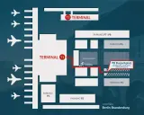 Schemat nowego lotniska w Berlinie z terminalami T1 i T2, parkingami P1, P2, P4, P6, P7, P8 oraz parkingiem dla autokarów.