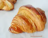 Croissants dorés et feuilletés, parfaits pour une recette pâte à croissant meilleur pâtissier.