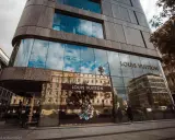 Zarobki w Louis Vuitton Polska: Ile naprawdę zarobisz w luksusie?