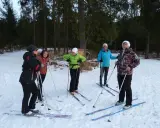 Jak się ubrać na narty biegowe? Uniknij błędów i przegrzania!