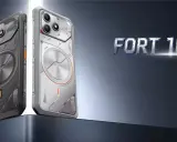 Dwa wytrzymałe telefony Blackview Fort 100, jeden szary, drugi biały, z widocznym logo firmy.