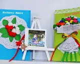 Praca plastyczna na dzień mamy: laurka z kwiatami i sercem, bukiet róż na zielonej kartce, zdjęcie mamy z córką.