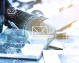Piszę email po angielsku do kolegi, analizując dane i komunikując się cyfrowo.