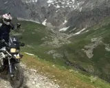 Conquista la montaña en moto: Guía de mototurismo off-road en España