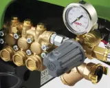 Mosiężna pompa wysokociśnieniowa z manometrem. Czy to pompa kompozytowa czy aluminiowa?