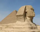 Sfinks och pyramid i Egypten. En resa hit kan vara en bra idé efter att ha tagit sitt vaccin.