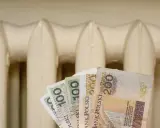Pieniądze na tle grzejnika. Czy to zapowiedź bonu energetycznego 2026?