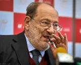 Umberto Eco: Kto czyta, żyje podwójnie odkryj jego moc