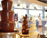 Fuente de chocolate lista para una fiesta. La receta perfecta para un evento dulce.