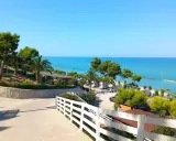 Villaggio Riva Verde, Marche: un paradiso con mare azzurro e verde rigoglioso. Le recensioni confermano la bellezza del luogo.