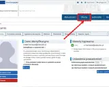 Czerwona strzałka wskazuje przycisk "Oferta" na stronie internetowej uczelni.