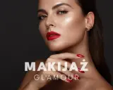 Kobieta z idealnym makijażem glamour: czerwone usta, złote cienie do powiek i perfekcyjnie pomalowane paznokcie.
