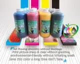 Bottiglie di inchiostro per tecnologia inkjet: blu, rosa, giallo e nero. Stampa nitida e duratura.